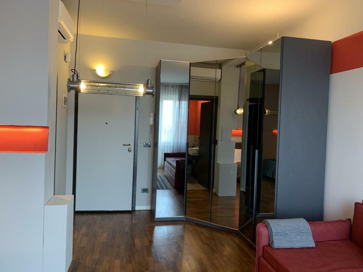 Carlotta Station Suite Болонья Экстерьер фото