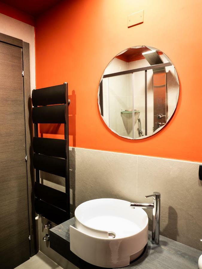 Carlotta Station Suite Болонья Экстерьер фото