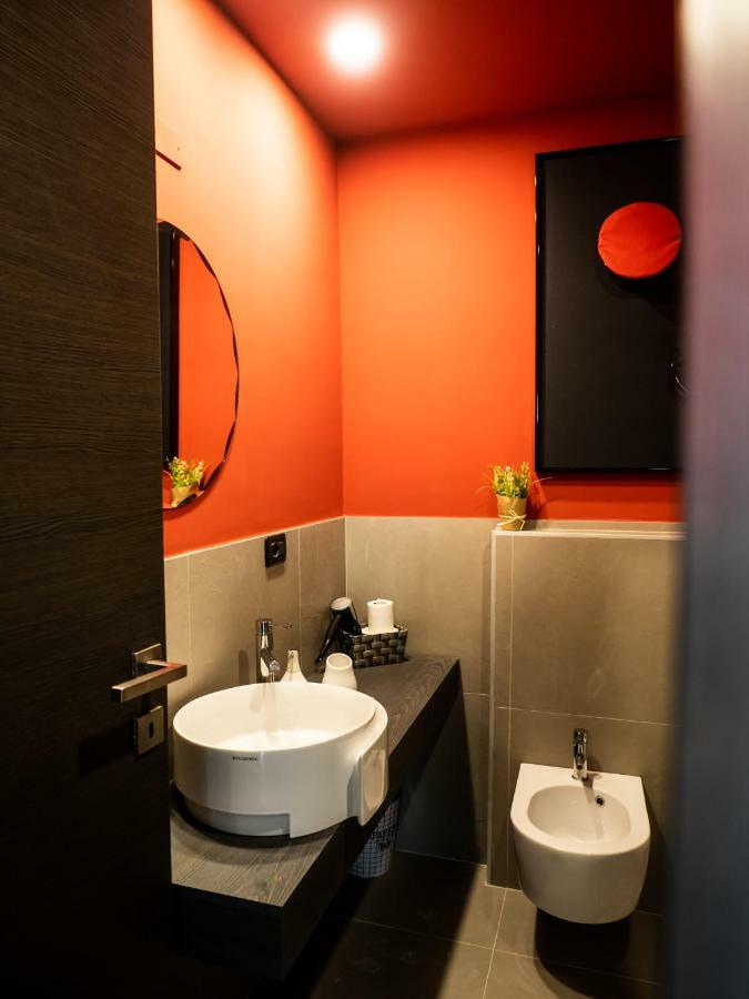 Carlotta Station Suite Болонья Экстерьер фото