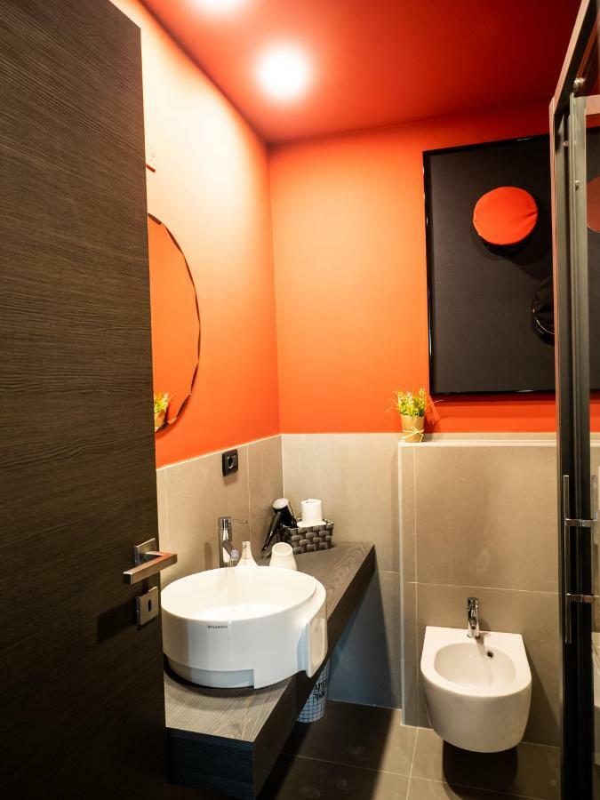 Carlotta Station Suite Болонья Экстерьер фото